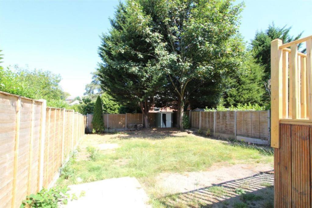 Accessible 3-Bedroom Bungalow With Patio +Drivewayサウサンプトン エクステリア 写真