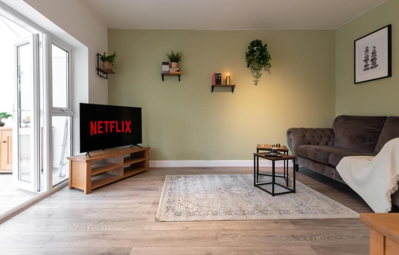 Accessible 3-Bedroom Bungalow With Patio +Drivewayサウサンプトン エクステリア 写真