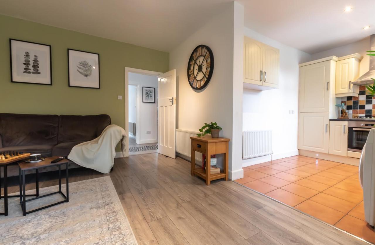 Accessible 3-Bedroom Bungalow With Patio +Drivewayサウサンプトン エクステリア 写真