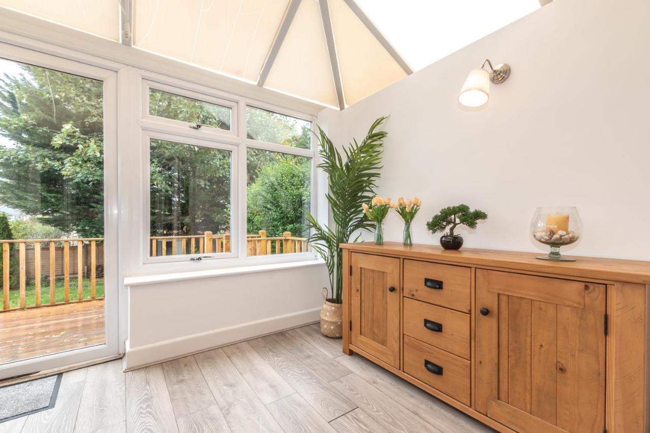 Accessible 3-Bedroom Bungalow With Patio +Drivewayサウサンプトン エクステリア 写真