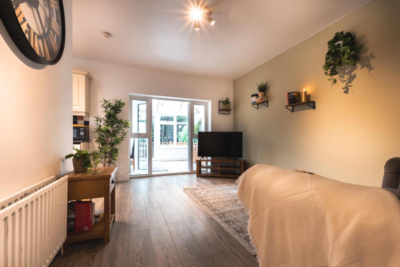 Accessible 3-Bedroom Bungalow With Patio +Drivewayサウサンプトン エクステリア 写真