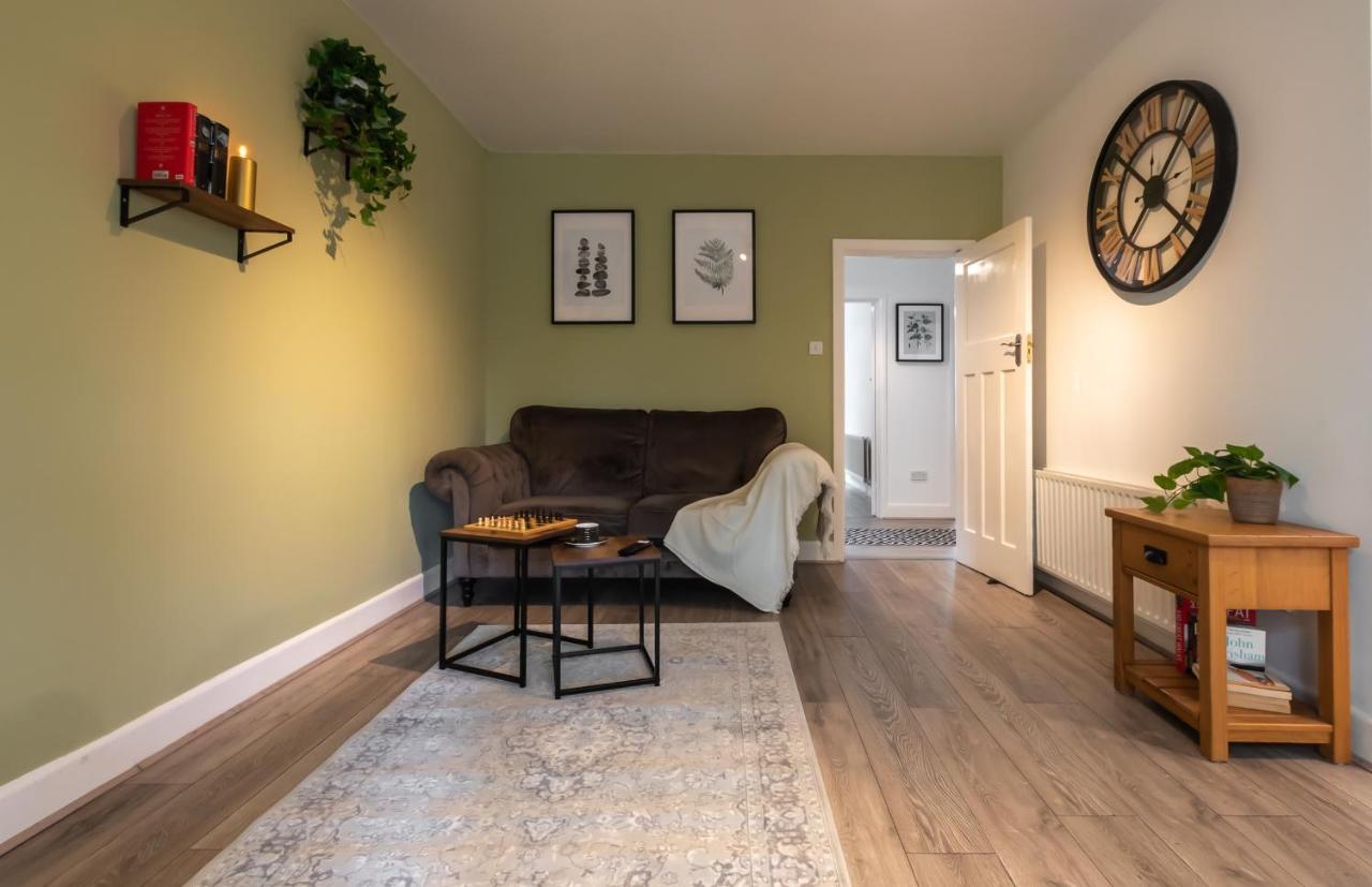 Accessible 3-Bedroom Bungalow With Patio +Drivewayサウサンプトン エクステリア 写真