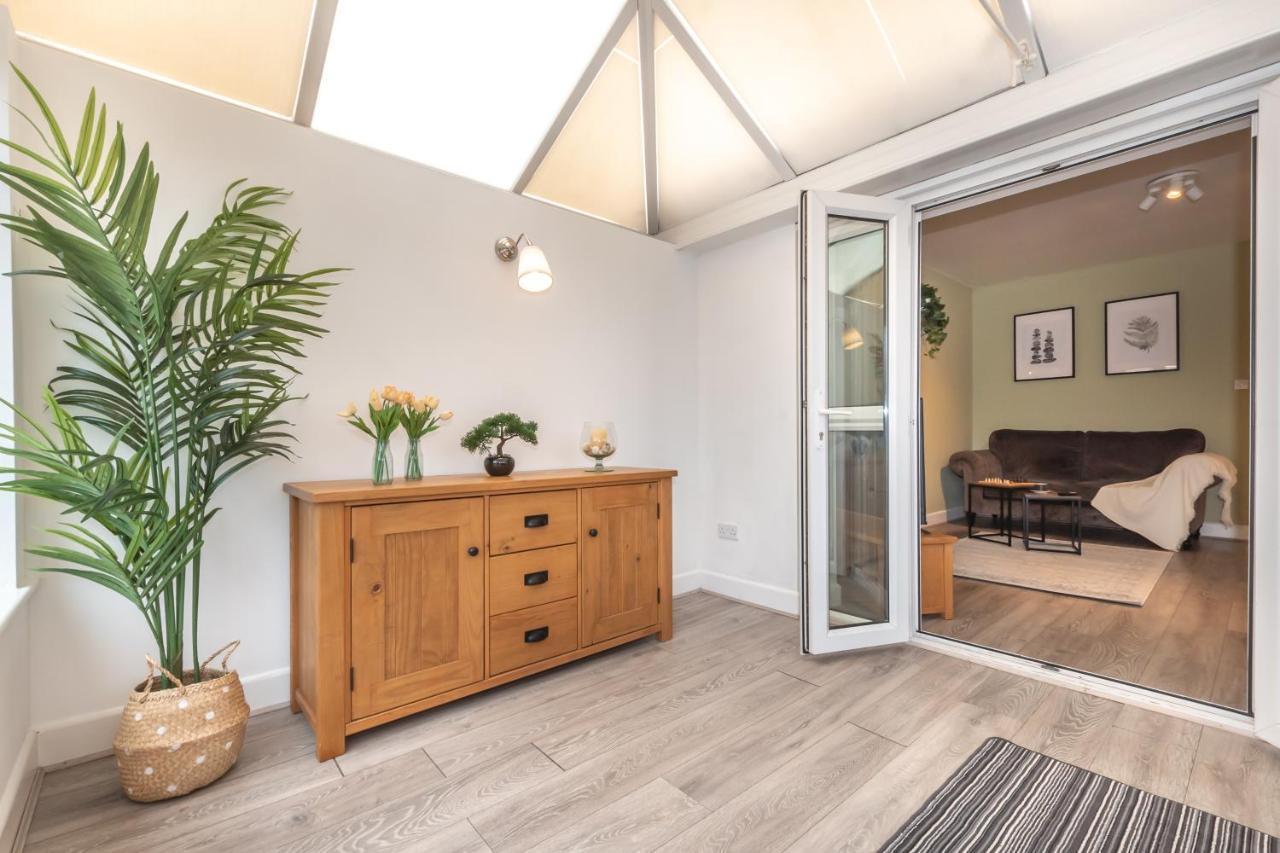 Accessible 3-Bedroom Bungalow With Patio +Drivewayサウサンプトン エクステリア 写真