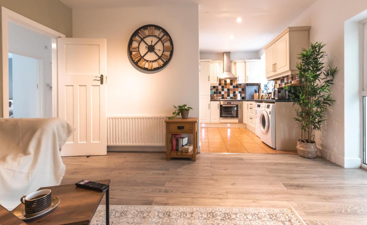Accessible 3-Bedroom Bungalow With Patio +Drivewayサウサンプトン エクステリア 写真