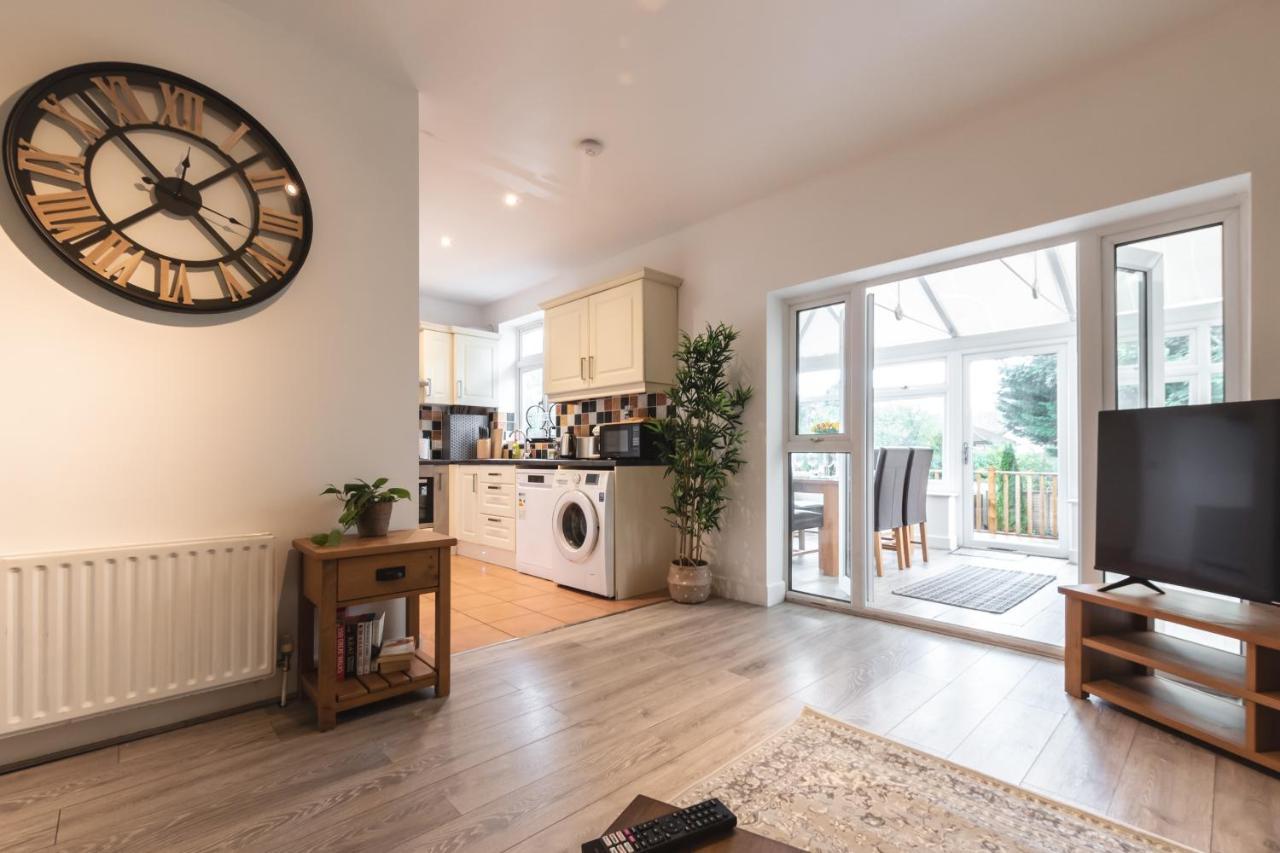 Accessible 3-Bedroom Bungalow With Patio +Drivewayサウサンプトン エクステリア 写真